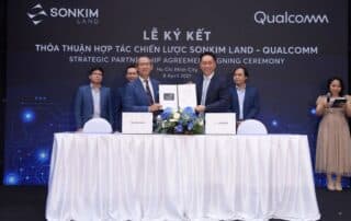 Đại diện SonKim Land (phải) và Qualcomm Technologies (trái) tại buổi lễ ký kết hợp tác.